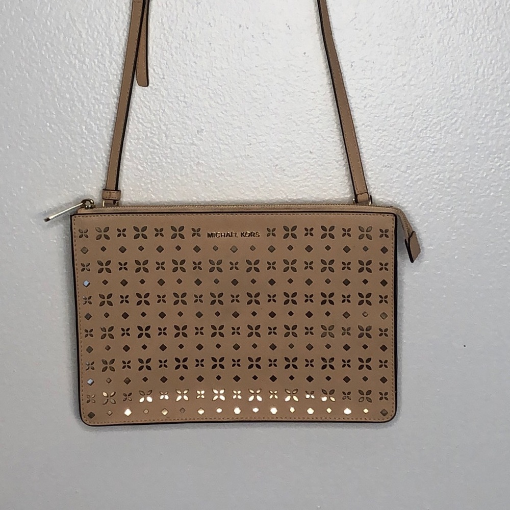 Michael Kors blush crossbody purse with gold - Picture 6 of 7